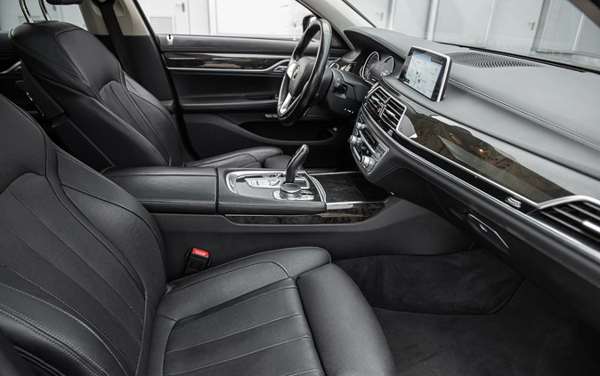 BMW Seria 7 cena 149000 przebieg: 255000, rok produkcji 2016 z Sejny małe 781
